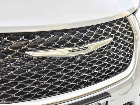 New 2026 Chrysler Pacifica Pinnacle w/ Trailer Tow Group AWD/4WD image 9