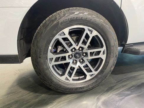 Used 2025 Ford Expedition Max Active AWD/4WD image 8