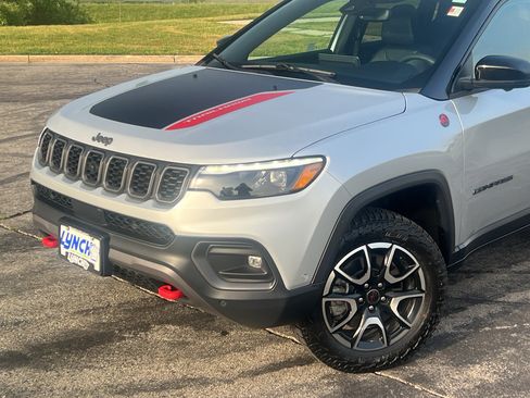 Used 2025 Jeep Compass Trailhawk w/ Trailhawk Elite Group AWD/4WD image 8