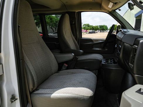 Used 2015 Chevrolet Express 2500 LT w/ LT Preferred Equipment Group image 32
