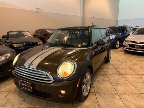 Used 2010 MINI Cooper Clubman Hardtop image 1
