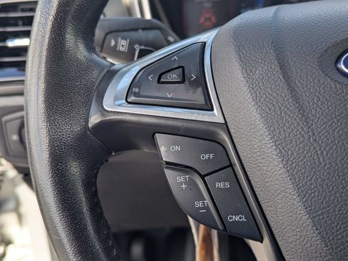 Used 2016 Ford Fusion SE AWD/4WD image 18