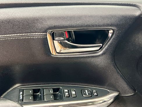 Used 2018 Toyota Avalon XLE image 16