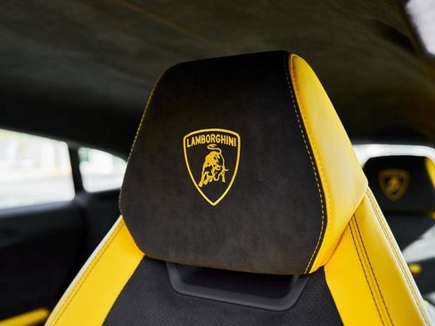 Used 2021 Lamborghini Urus AWD/4WD image 46