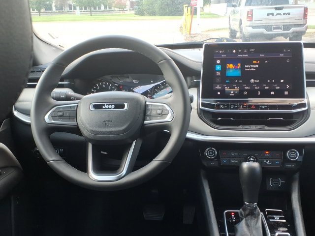 Used 2025 Jeep Compass Limited AWD/4WD image 11