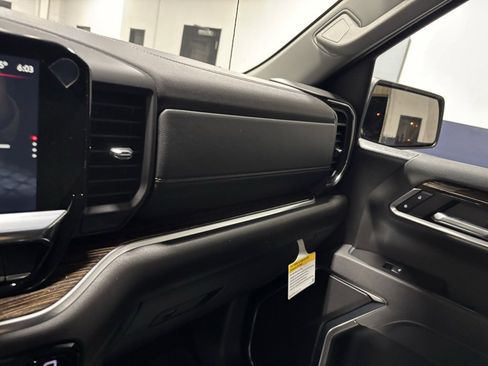 New 2026 GMC Sierra 1500 SLE w/ Preferred Package image 23