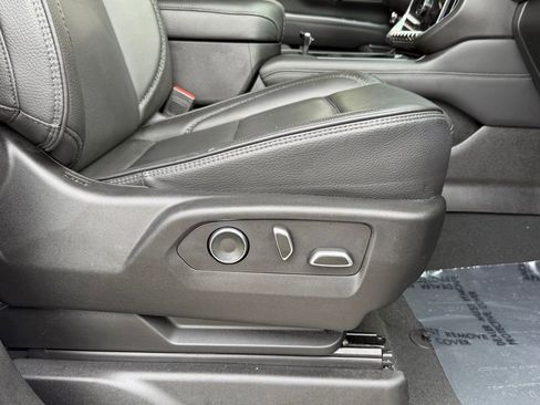 Used 2025 GMC Yukon XL Denali RWD image 39