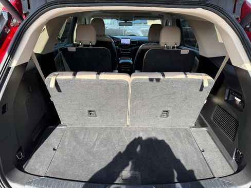 Used 2020 Ford Explorer Limited image 18