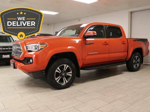 Used 2017 Toyota Tacoma TRD Sport w/ Premium & Technology Package AWD/4WD image 2
