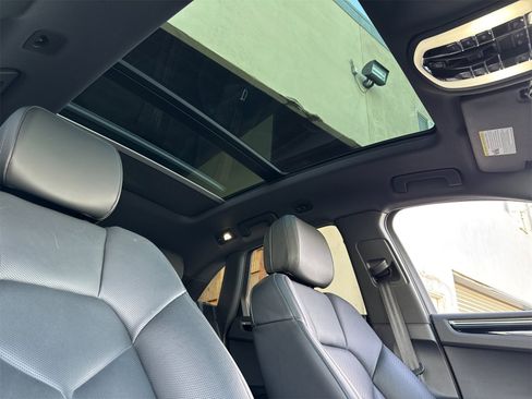 Used 2024 Porsche Macan image 19