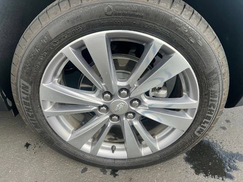 Used 2024 Cadillac XT5 Premium Luxury FWD image 7