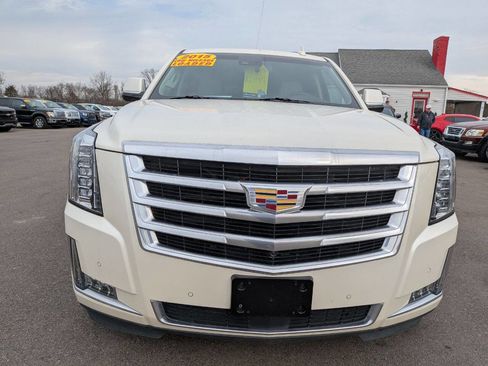 Used 2015 Cadillac Escalade Premium image 3