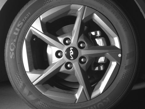 Used 2025 Kia K4 LXS image 13