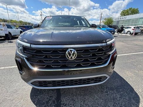 Used 2025 Volkswagen Atlas Cross Sport SE AWD/4WD image 32
