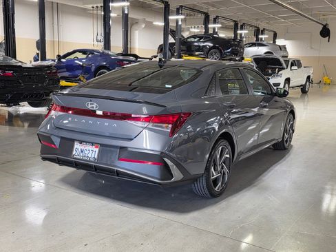 Certified 2025 Hyundai Elantra Sport FWD image 7