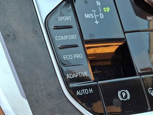 Used 2021 BMW X7 xDrive40i w/ M Sport Package AWD/4WD image 25