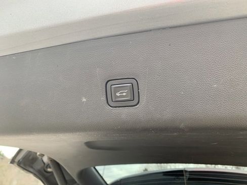 Used 2018 Chevrolet Traverse LT image 14