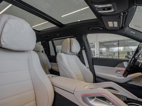 New 2026 Mercedes-Benz GLS 580 4MATIC image 32