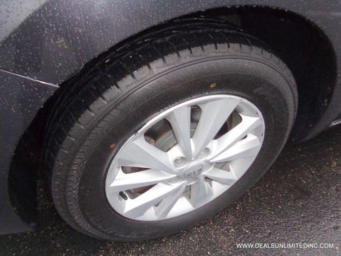 Used 2016 Kia Sedona LX w/ LX Essentials Premium Package image 7