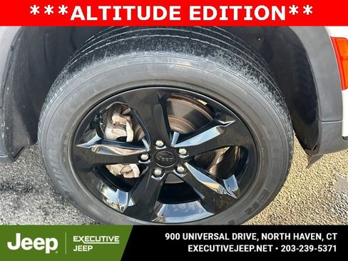 Used 2021 Jeep Grand Cherokee L Laredo image 7