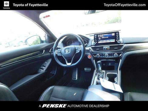 Used 2018 Honda Accord Sport image 2