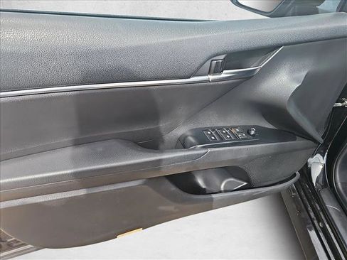 Used 2019 Toyota Camry LE image 12