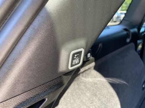 Used 2023 Jeep Grand Cherokee Overland AWD/4WD image 9
