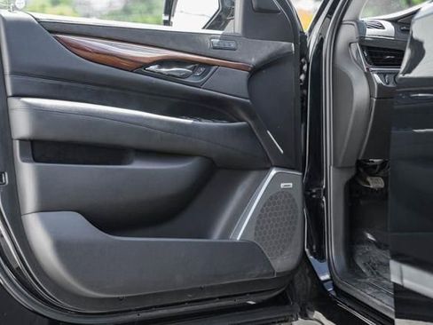 Used 2020 Cadillac Escalade ESV Luxury image 37