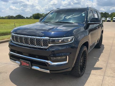 Used 2023 Jeep Grand Wagoneer 4WD image 3