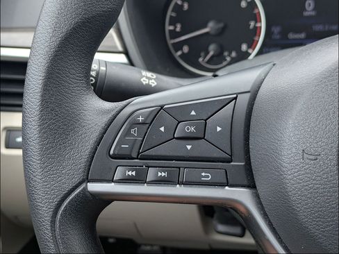 Used 2025 Nissan Altima 2.5 SV FWD image 17