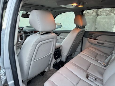 Used 2014 GMC Yukon XL SLT w/ SLT-2 Equipment Package AWD/4WD image 24