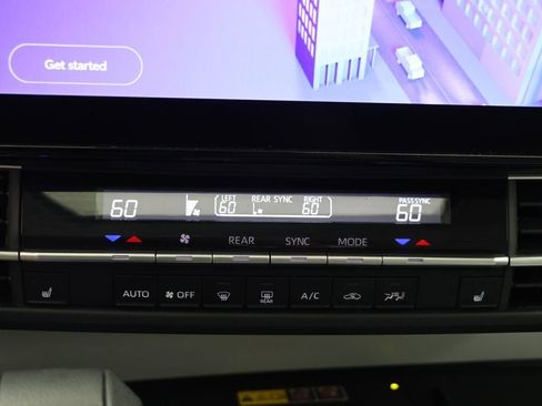 Used 2025 Toyota Sienna XLE FWD image 22