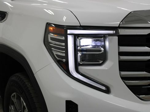 Used 2025 GMC Sierra 1500 SLT AWD/4WD image 12