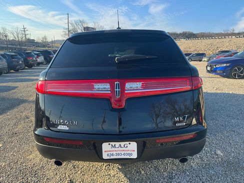 Used 2017 Lincoln MKT AWD image 4