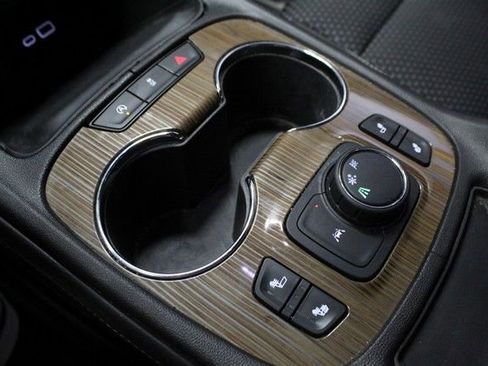 Certified 2023 GMC Acadia SLE w/ Driver Convenience Package FWD image 28