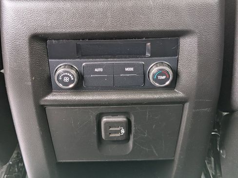 Used 2021 Chevrolet Traverse LS FWD image 16