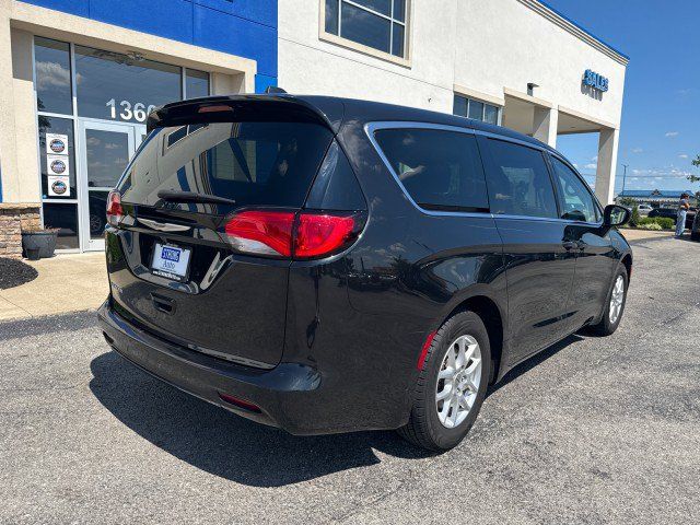 Used 2021 Chrysler Voyager LX FWD image 15