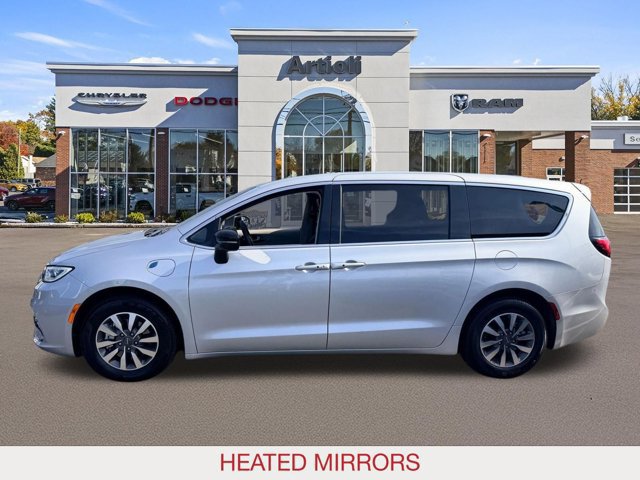 Certified 2024 Chrysler Pacifica Limited FWD image 5