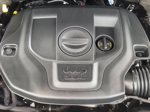 Used 2023 Jeep Grand Cherokee Summit AWD/4WD image 10