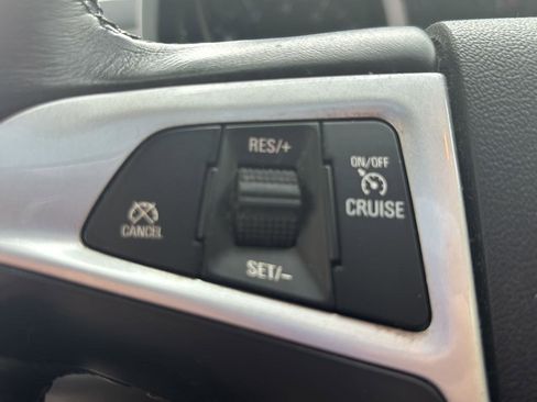 Used 2017 Chevrolet Equinox LT w/ Convenience Package FWD image 9