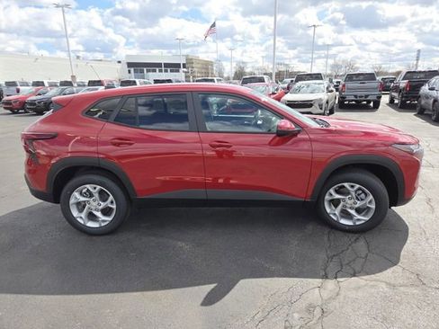 New 2026 Chevrolet Trax LS w/ LS Convenience Package FWD image 16