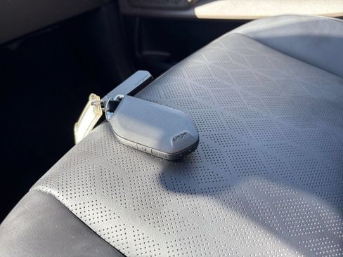Used 2026 Kia Carnival FWD image 22