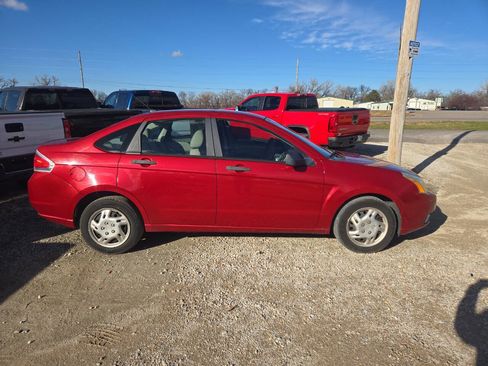 Used 2010 Ford Focus S image 2