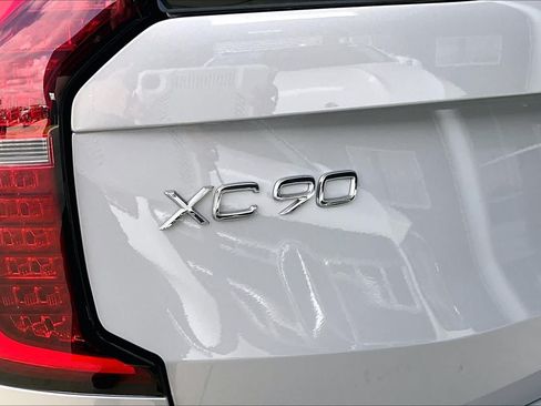 Used 2025 Volvo XC90 B5 Plus AWD/4WD image 28