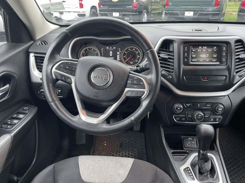 Used 2014 Jeep Cherokee Latitude image 11