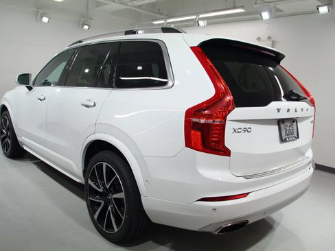 Used 2018 Volvo XC90 T6 Momentum w/ Convenience Package AWD/4WD image 16