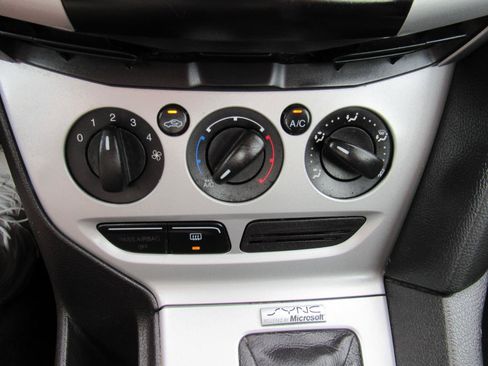 Used 2014 Ford Focus SE FWD image 24