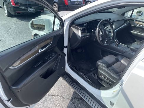 Used 2017 Cadillac XT5 Platinum w/ Driver Assist Package AWD/4WD image 12