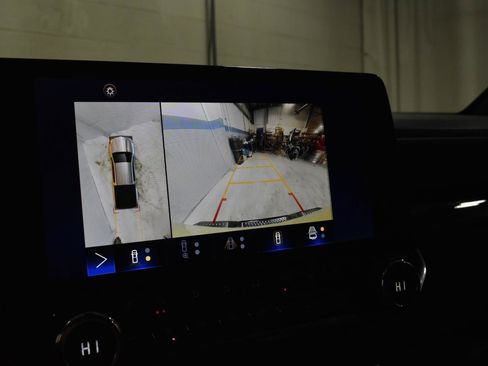 Used 2023 Chevrolet Colorado Z71 w/ Z71 Convenience Package 2 image 18