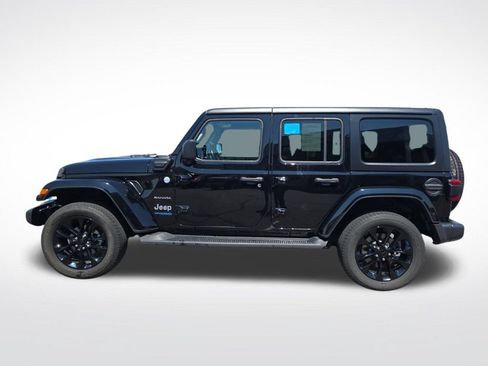 Used 2022 Jeep Wrangler Unlimited Sahara w/ Cold Weather Group AWD/4WD image 7